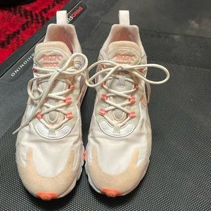 Women’s Nike 270 react size 8